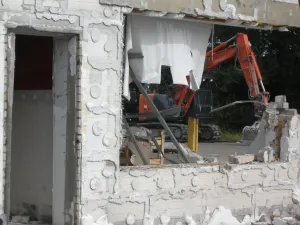 demolizione e ricostruzione